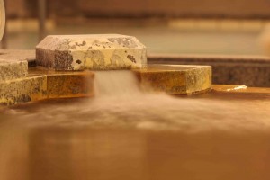 ふくろうの湯女湯_源泉出口