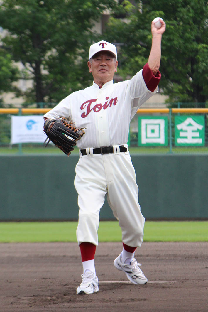 桐蔭OB森川さん始球式 61年の準Vエース - ロカルわかやま