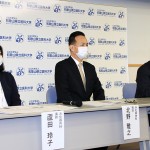 膵がんドックの開設を発表する（右から）山上病院長、北野教授、蘆田講師