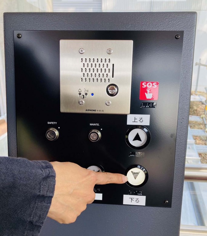 紀三井寺ケーブルカー内部のボタン