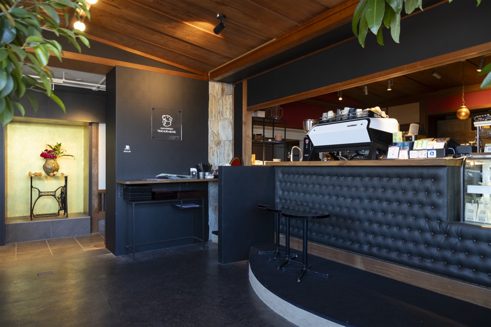 80ESPRESSO WAKAURABASE（ハル・エスプレッソ・ワカウラベース）の内観