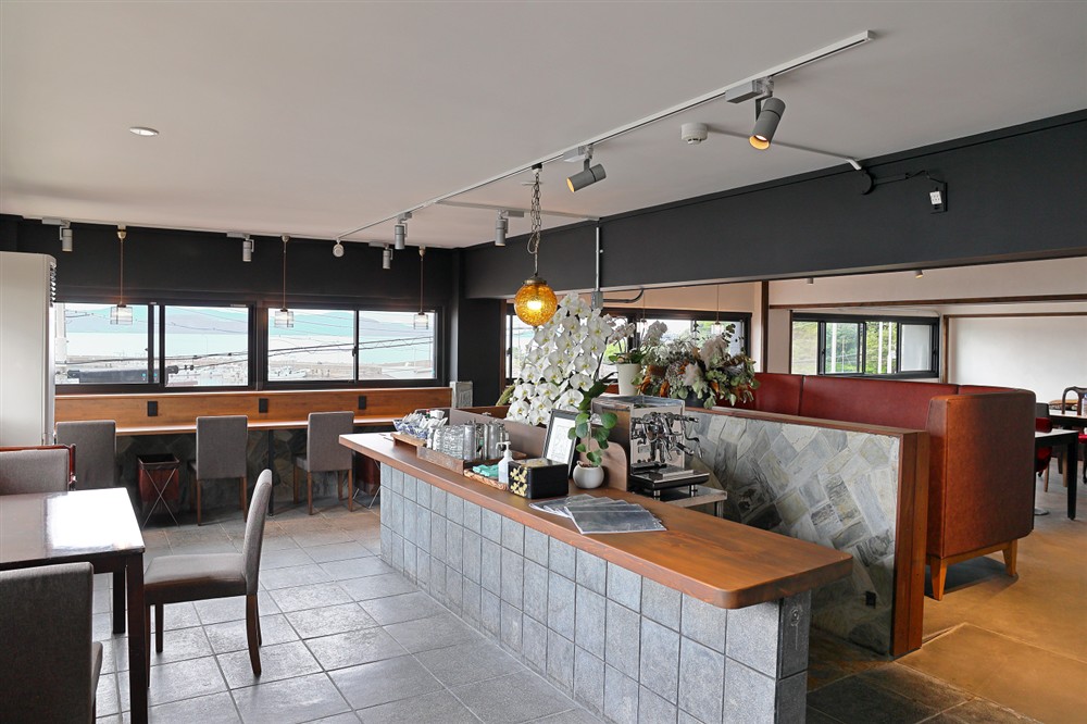 80ESPRESSO WAKAURABASE（ハル・エスプレッソ・ワカウラベース）の内観