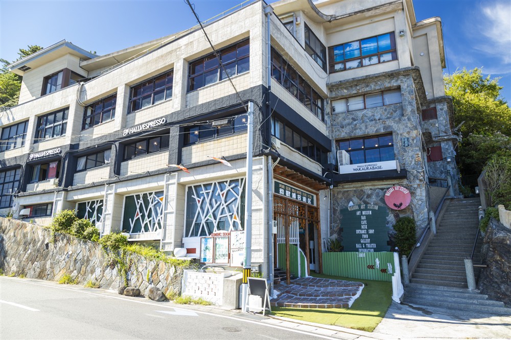 80ESPRESSO WAKAURABASE（ハル・エスプレッソ・ワカウラベース）の外観