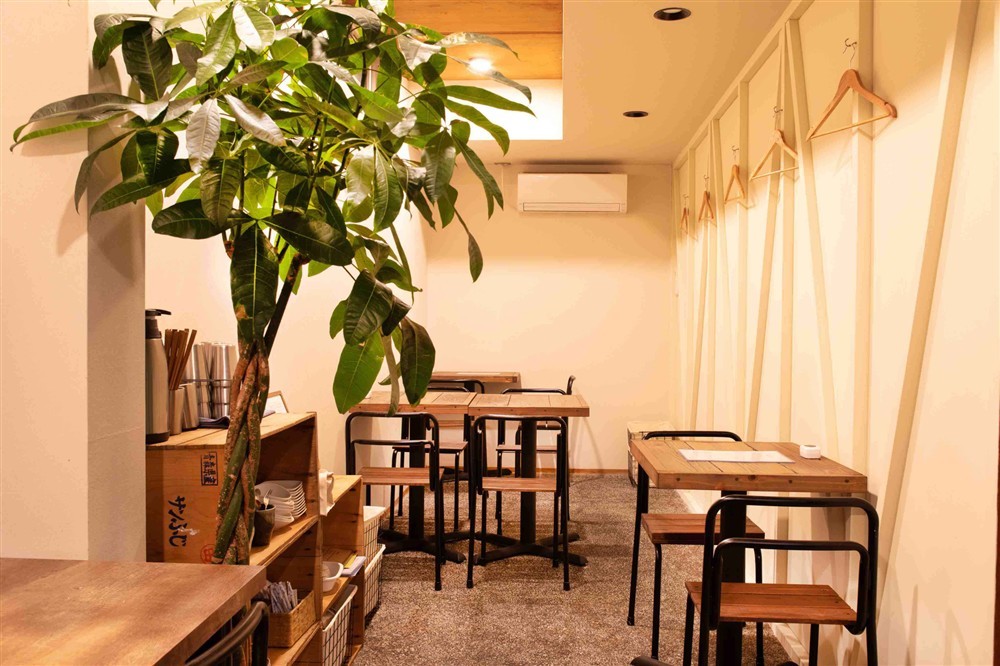 スパイスダイニングラボ店内