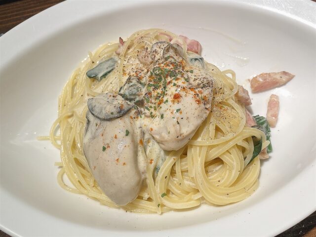 エノトリアさんパスタランチ牡蠣とベーコンのカルボナーラ