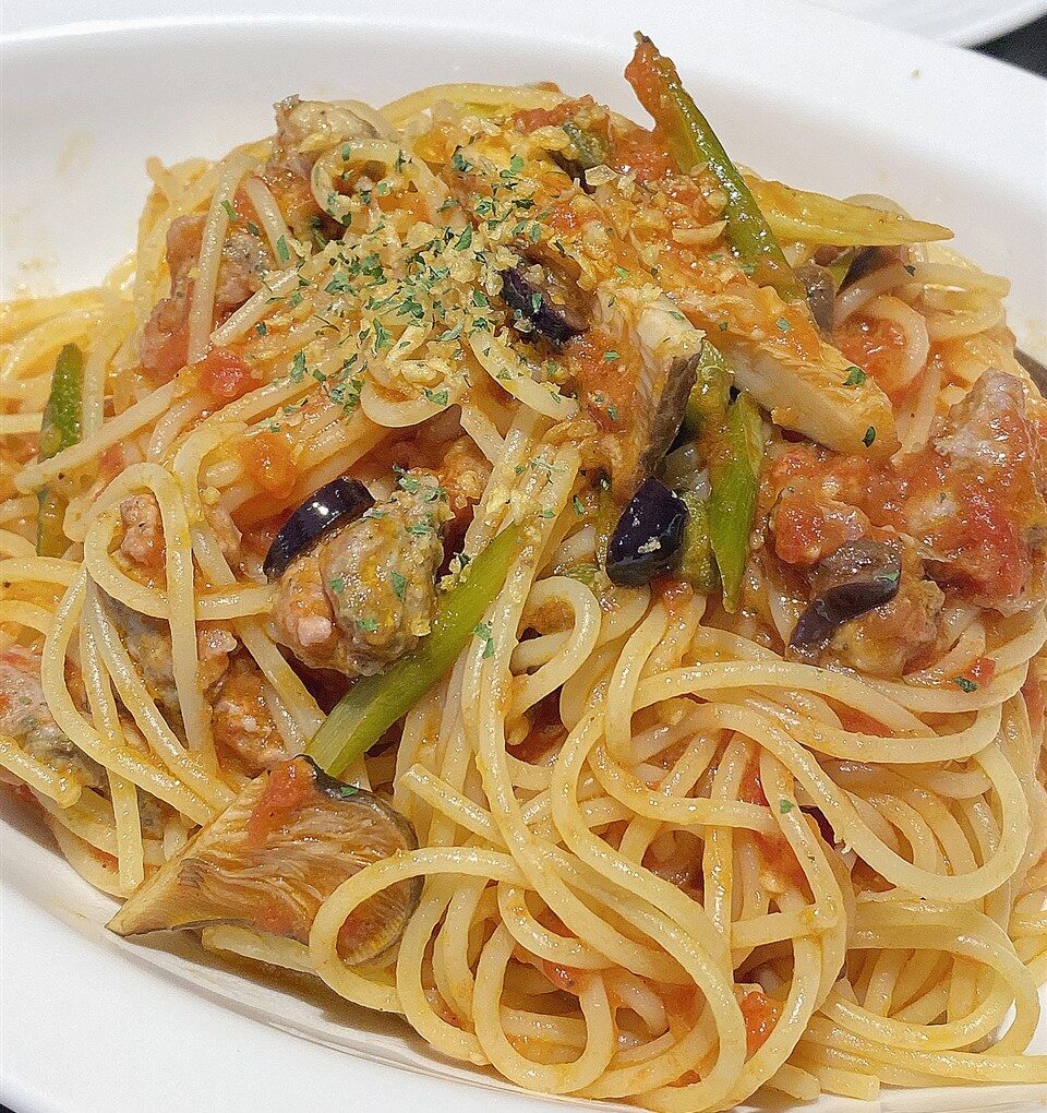 エノトリアさんパスタランチ自家製ソーセージとニンニクの芽