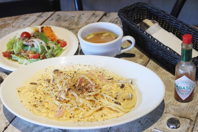 ヌメロオンセのパスタとサラダ・スープ