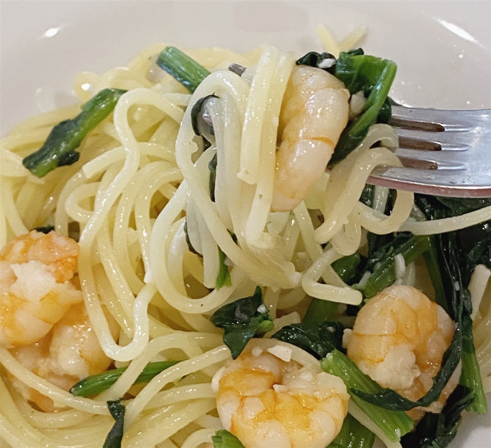カラテッロのパスタ(小エビとほうれん草のオイルソース)アップ