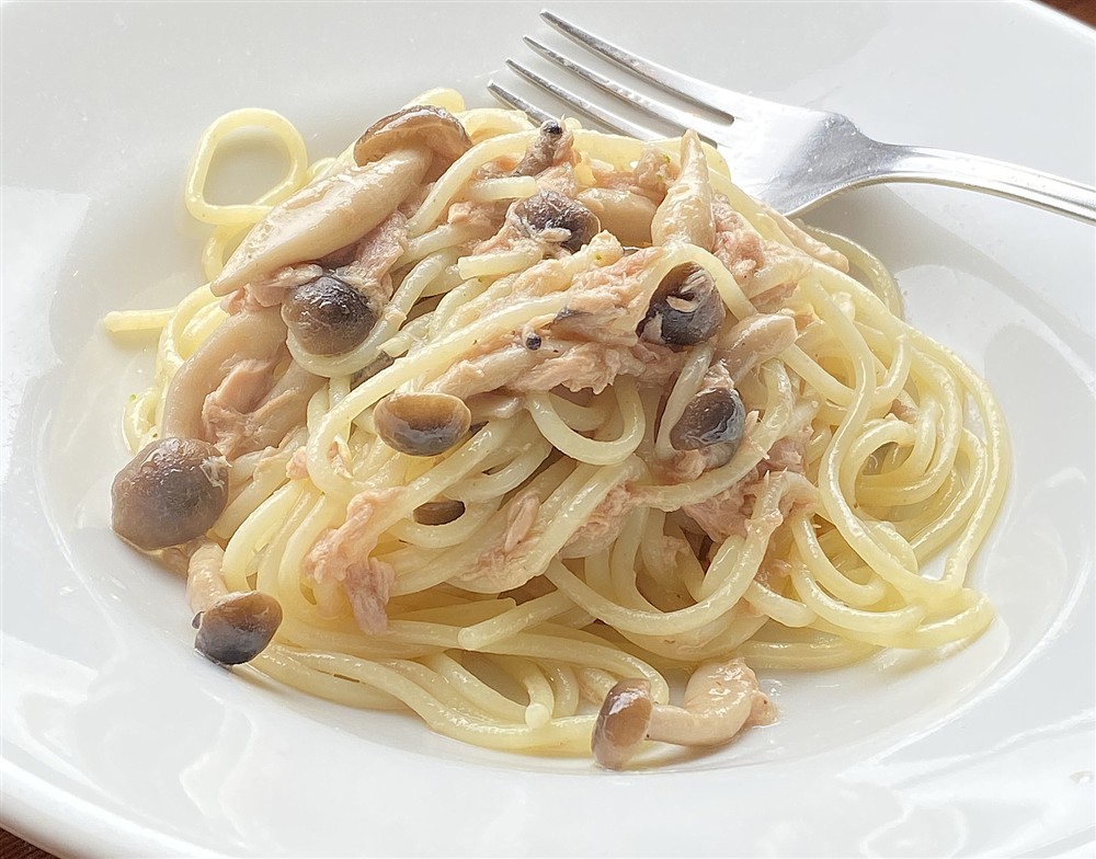 カラテッロのパスタ(ツナときのこのオイルソース)