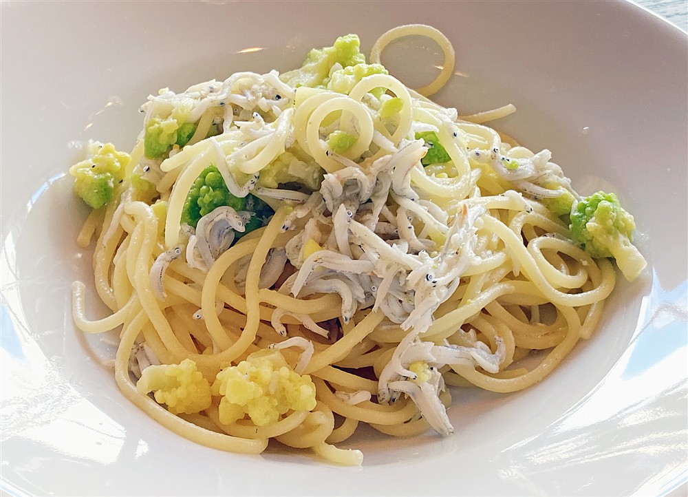 カラテッロのパスタ(釜揚げシラスとロマネスコのオイルソース)