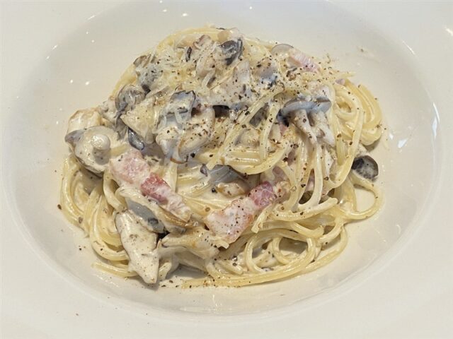 語りばさのクリームソースパスタ（きのことパンチェッタ）