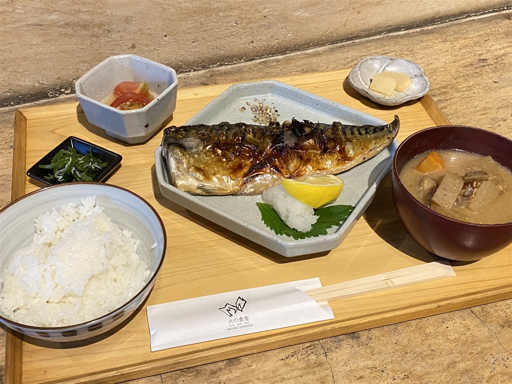 四季の郷公園トゥクトゥク_火の食堂（灰干し鯖定食）