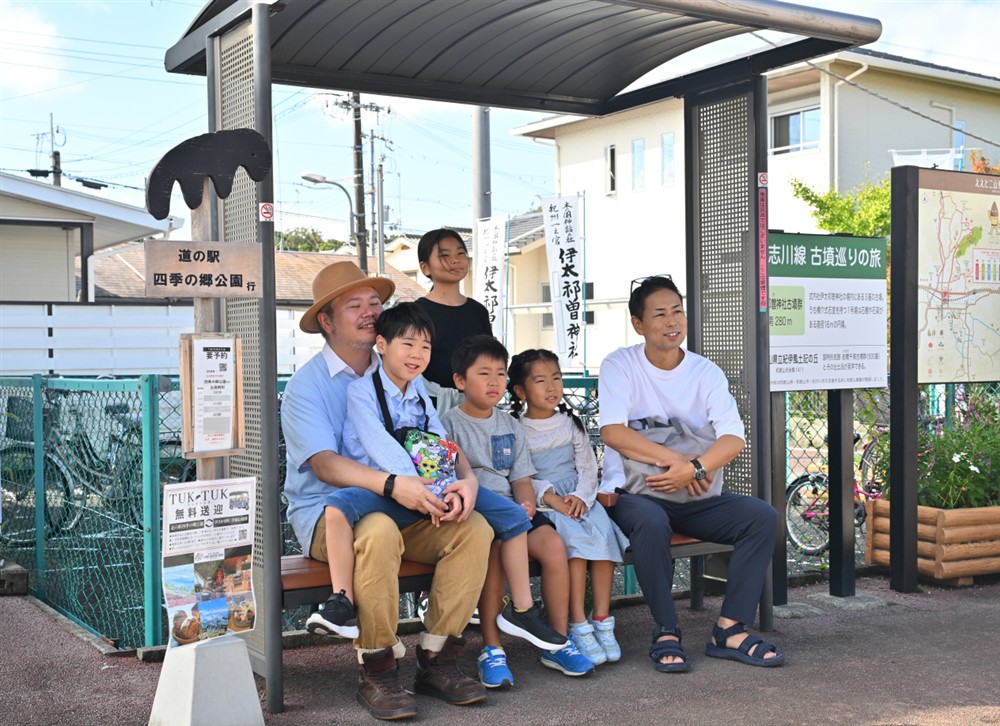 四季の郷公園トゥクトゥク_伊太祈曽駅乗り場