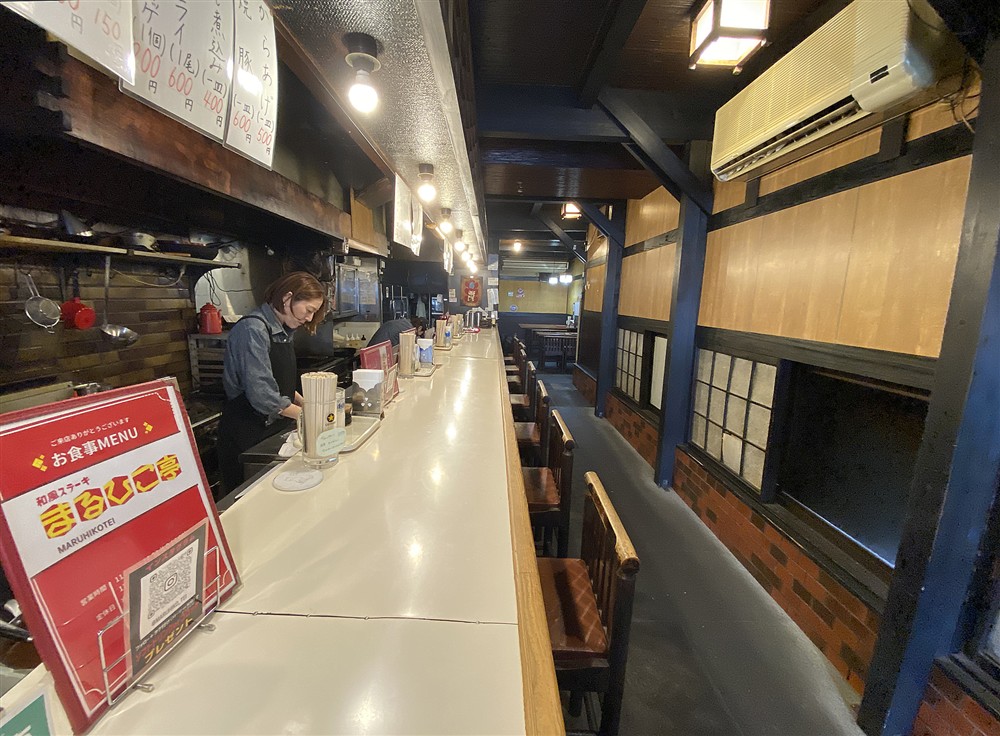 まるひこ亭_店内1階