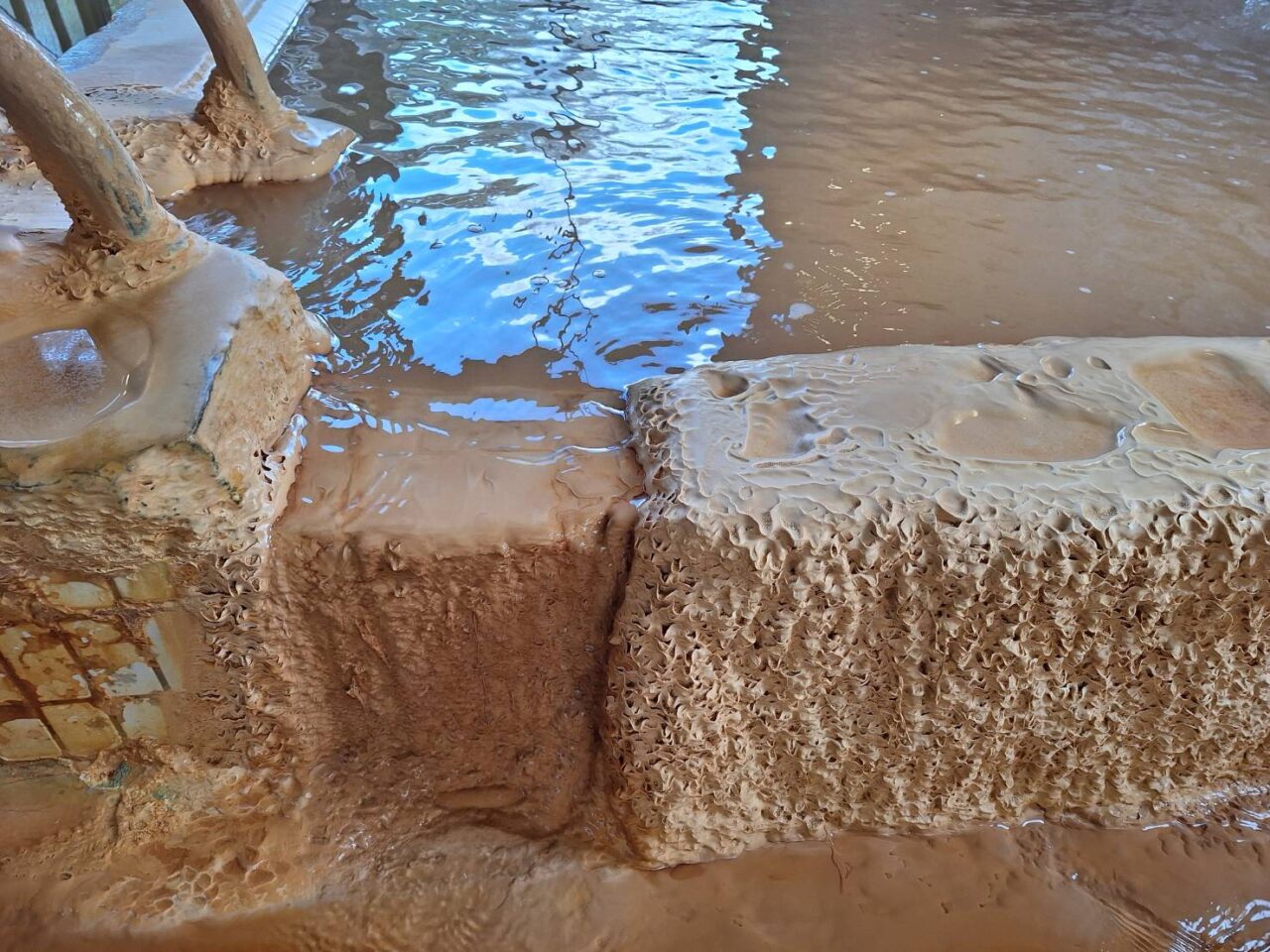 花山温泉湯の花