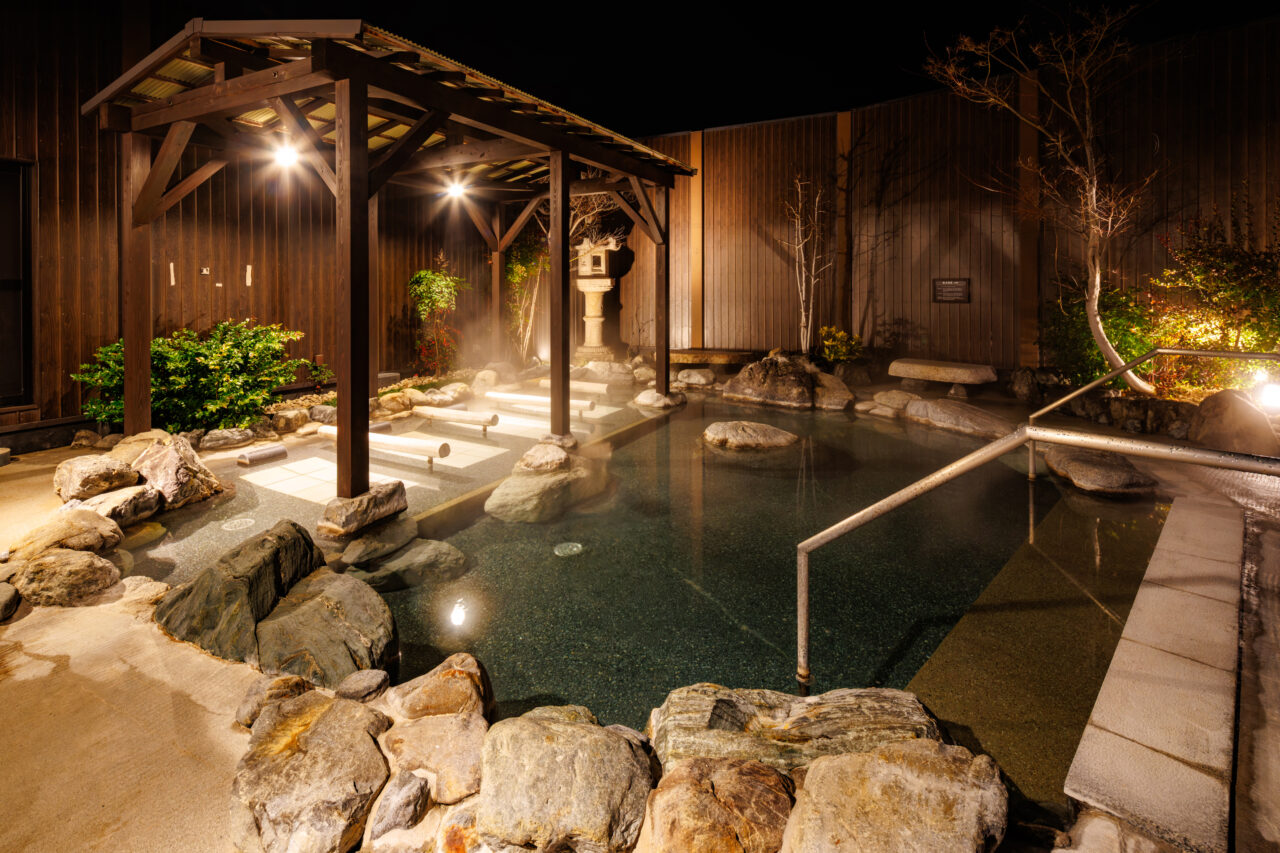 八風の湯露天風呂