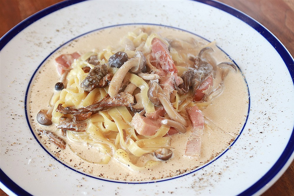 オンザコーナー_パスタ_ポルチーニ