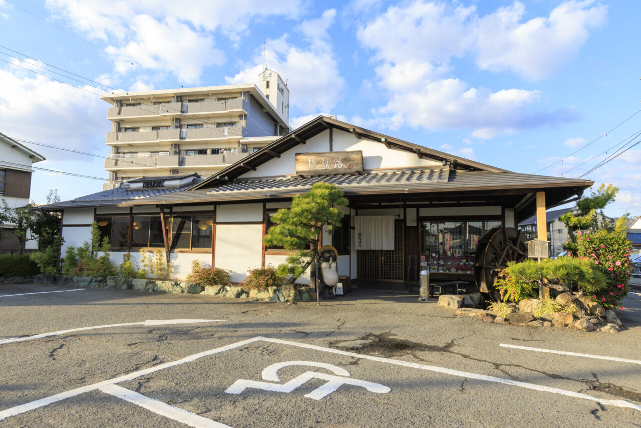 信濃路四個郷店外観