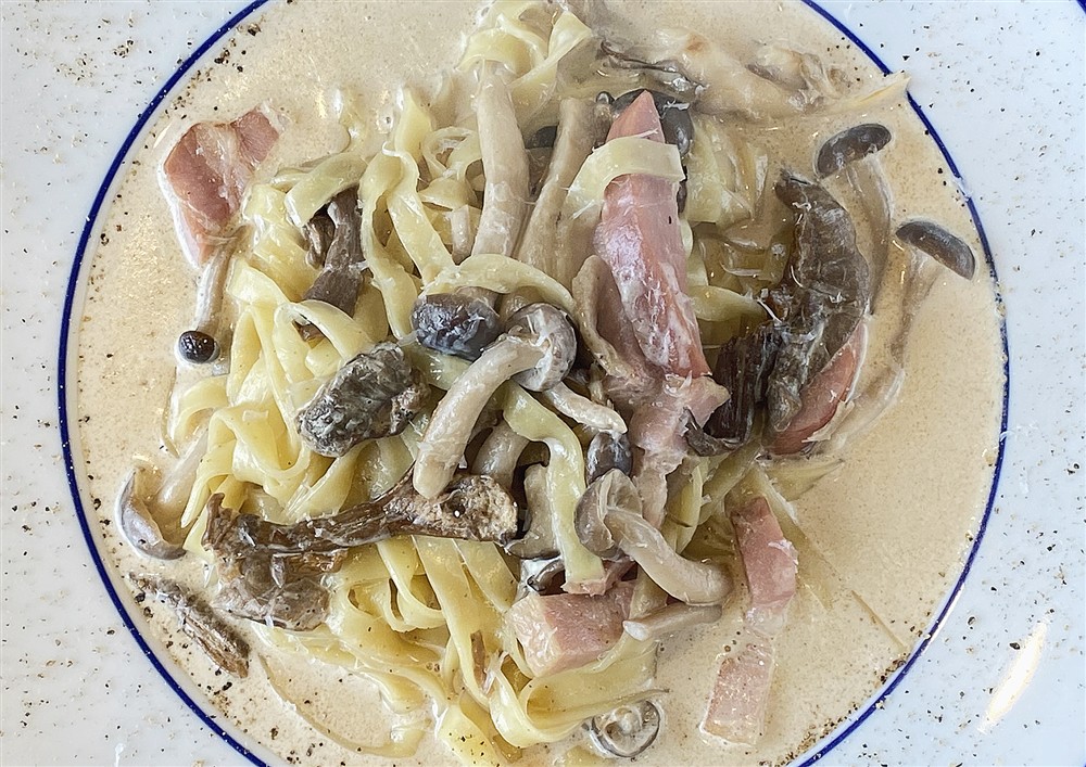 オンザコーナー_パスタ_ポルチーニ