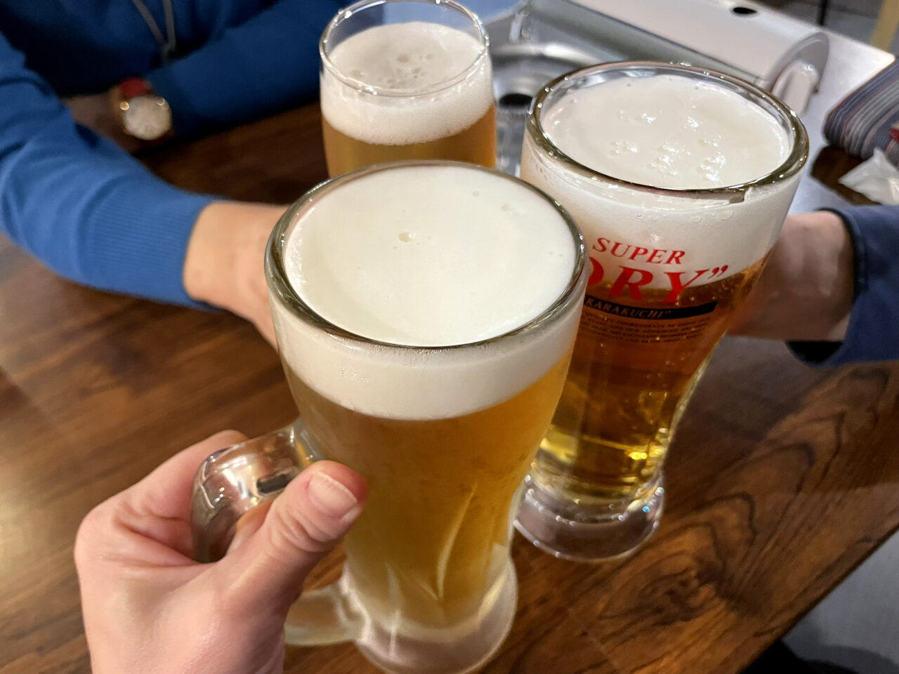 ムームーチキンMUU MUU CHICKENビールで乾杯