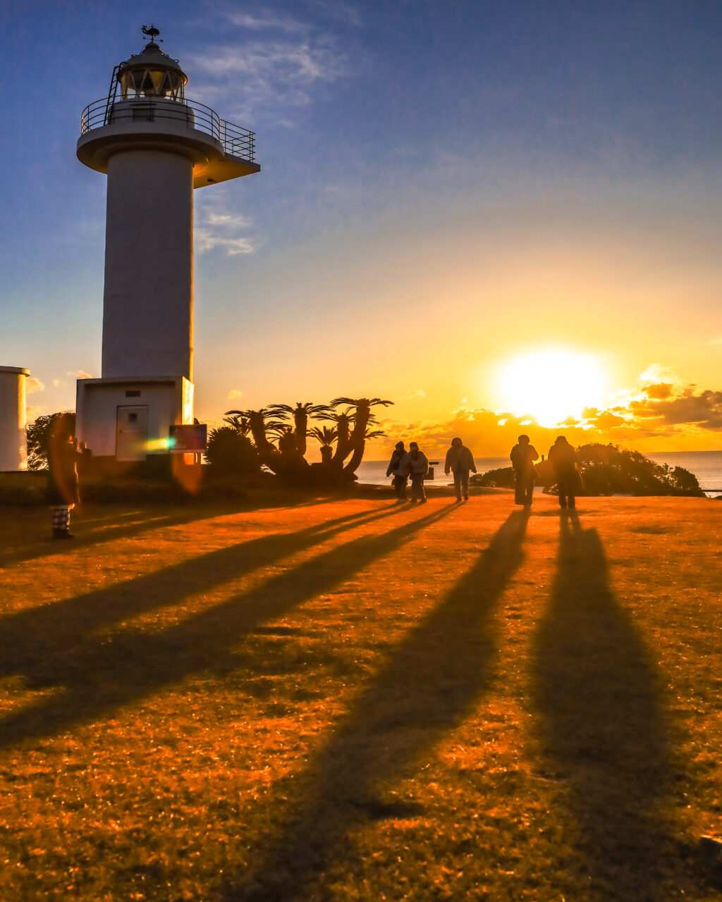 和歌山県太地町梶取崎灯台の初日の出