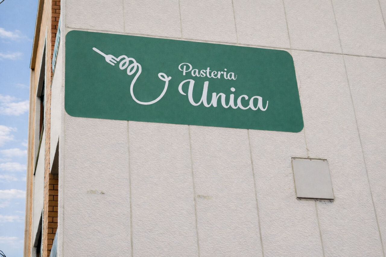 パスタランチ パステリア・ユニカ 緑の看板