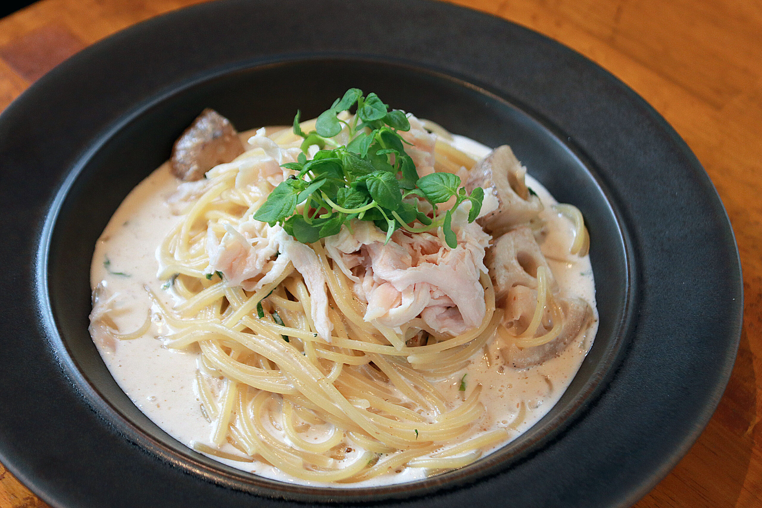 パスタランチ　パステリア・ユニカ　うめどりノウメクリームパスタ