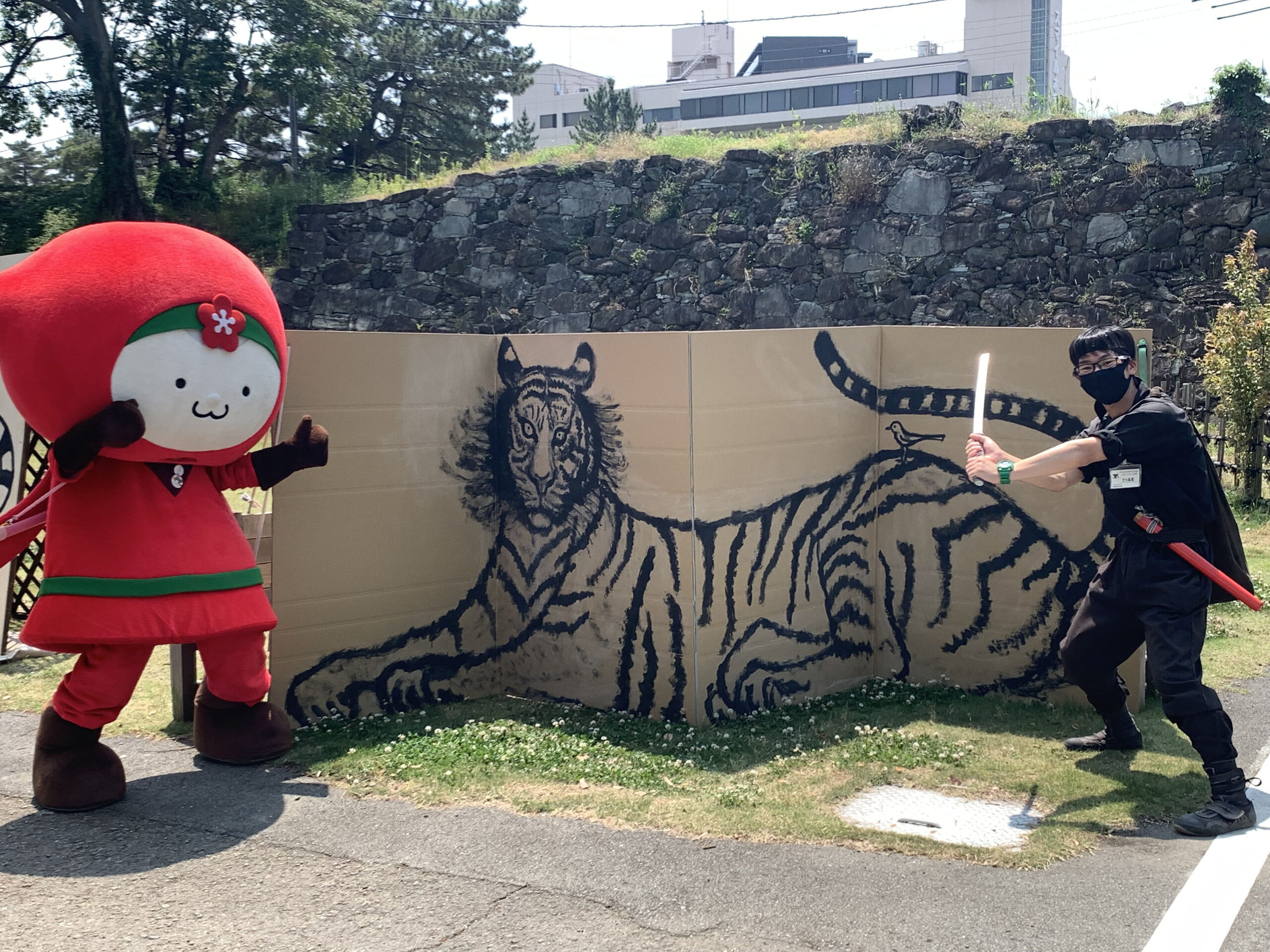 和歌山城で忍者と遊ぼう！　忍者の日　ニン・ニン・ニン　梅ちゃん　おもてなし忍者犬　虎伏像